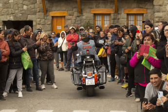 Bariloche, Argentina.- Photos taken on February 23, 2024 show a caravan of more than 100 Harley Davidson motorcycles that arrived at the iconic main square of Bariloche. The activity was carried out within the framework of the eighth edition of a regional meeting of fans of the legendary motorcycle brand. Dozens of ironworkers and tourists came to see the "Ultra Limit" and "Road King" models that circulated through the city. Ricardo Fort's "Fat Boy".