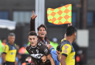 Buenos Aires, Argentina.- En las fotos tomadas el 15 de febrero del 2024, durante el partido entre Platense y Belgrano de Córdoba, en un partido válido por la quinta fecha de la Zona B de la Copa de la Liga Profesional en Vicente López. Platense y Belgrano igualaron 1 a 1. Así, el "Calamar" quedó en noveno puesto de la Zona B y el ‘Pirata’ en el penúltimo, sin conocer la victoria.