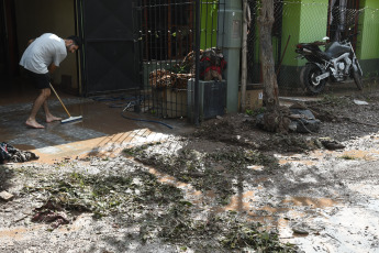 Mendoza, Argentina.- In the photos taken on February 29, 2024, a hail storm caused fallen trees, flooded streets, power outages and some homes suffered damage to their roofs and 20 people were treated for minor injuries in various areas. towns of Mendoza, official sources reported.