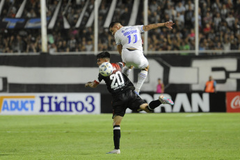 Santiago de Estero, Argentina.- En las fotos tomadas el 2 de febrero del 2024, durante el partido entre Central Córdoba y Godoy Cruz, por la Copa de la LPF 2024 en el estadio Alfredo Terrera. Godoy Cruz de Mendoza consiguió su segundo triunfo al hilo tras vencer como visitante a Central Córdoba, de Santiago del Estero, por 2 a 0.