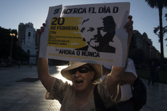 Buenos Aires, Argentina.- In the photos taken on February 20, 2024, a festival was held in the Plaza de Mayo in support of Julian Assange, who presented this Tuesday, at the High Court in London, what could be his last judicial appeal in the United Kingdom against his extradition to the United States, which accuses him of 18 crimes of espionage and computer piracy due to revelations on his WikiLeaks portal.