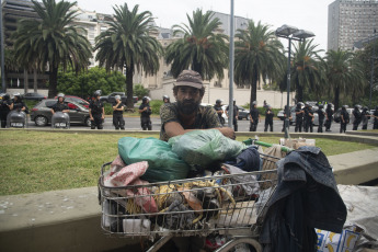 Buenos Aires, Argentina.- En las fotos tomadas el 23 de febrero del 2024, organizaciones sociales iniciaron una jornada nacional de protesta en reclamo de "alimentos". La nueva jornada de protesta, se realiza "con 500 cortes" de rutas en todo el país y en los accesos a la ciudad de Buenos Aires, para reclamar por asistencia alimentaria para comedores y merenderos comunitarios, entre otras demandas.