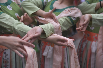 Buenos Aires, Argentina.- En las fotos tomadas el 9 de febrero del 2024, la comunidad china de argentina celebra el Año Nuevo con shows, danza del Dragón y música tradicional Buenos Aires. La comunidad china de Argentina dio inicio a las celebraciones de la llegada del "Dragón de Madera". El dragón es muy importante para toda la cultura china y, además de vigor y fuerza.