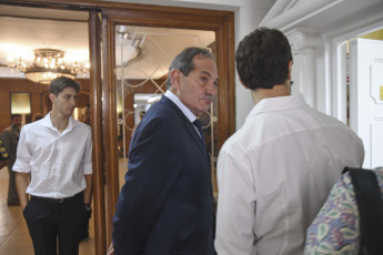 Buenos Aires, Argentina.- In the photos taken on February 5, 2024, the former senator and three-time governor of Tucumán, José Alperovich (center), during the trial in which he is accused of different acts of sexual abuse reported by the niece and employee of the. The former president faces a sentence of up to 15 years in prison in a trial that will last several months, with the testimony of more than 80 witnesses. The next hearing will be on February 15.