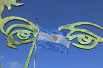 Rosario, Argentina.- In the photos taken on February 27, 2024, Mayor Pablo Javkin led the act of commemoration of the 212th anniversary of the first raising of the National Flag, raised for the first time in Rosario, on the banks of the Paraná River by General Manuel Belgrano.