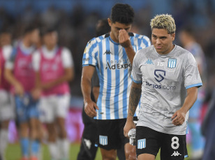 Buenos Aires, Argentina.- En la fotografía tomada el 17 de febrero de 2024 se muestran escenas del partido disputado en el Estadio Presidente Perón, en Avellaneda. Godoy Cruz le ganó 2 a 0 a Racing en la sexta fecha de la Copa de la Liga. Badaloni se convirtió en cuatro minutos dos goles de cabeza.