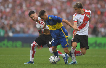 Buenos Aires, Argentina - In the photo taken on February 25, 2024, River and Boca tied 1-1 at the Más Monumental stadium on Sunday for the 7th date of the League Cup. The goals came in the second half, at the feet of Solari and Medina. Hot end in Núñez. With this result, Demichelis's team is at the top of Zone A with 13 points, equaling Independiente's line. Diego Martínez's team reached 10 points and are seventh in Zone B.