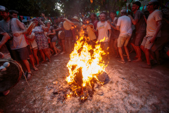 La Rioja, Argentina.- In photos taken on February 12, 2024, people enjoy carnivals around the country. Traditions, music and dance attract tourists in many cities in Argentina, as a transcendental event in the annual tourist calendar, special for a long weekend that includes Monday and Tuesday.