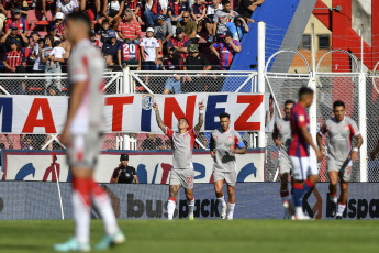 Buenos Aires, Argentina.- In the photos taken on February 13, 2024, during the match between San Lorenzo and Estudiantes de La Plata for the fifth round of the League Cup at the Nuevo Gasómetro stadium. San Lorenzo and Estudiantes La Plata tied 1-1. For San Lorenzo the goal was scored by Adam Bareiro (at 57 minutes). For Estudiantes La Plata the goal was scored by Javier Correa (at 13 minutes).