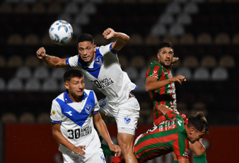 Buenos Aires, Argentina.- En las fotos tomadas el 21 de febrero del 2024, durante el partido entre Vélez y Sportivo Las Parejas por los 32avos de la Copa Argentina, en el estadio de Platense. Vélez le ganó 2 a 1 a Sportivo Las Parejas de Santa Fe. Abiel Osorio y Claudio Aquino, anotaron los goles del equipo de Liniers.