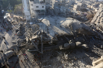 Gaza Strip, Palestine.- The photograph taken on February 24, 2024 shows a building destroyed in an Israeli airstrike in the city of Rafah, in the south of the Gaza Strip. At least eight Palestinians, including a child, were killed in an Israeli airstrike targeting a house in the city of Rafah, Palestinian medical sources confirmed on Saturday.