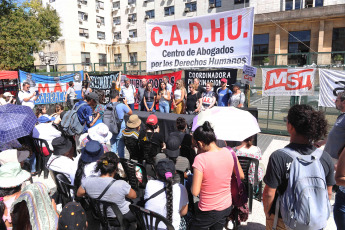 Buenos Aires, Argentina.- En las fotos tomadas el 21 de febrero del 2024, la Cámara Federal porteña declaró la incompetencia de ese fuero para tramitar la denuncia presentada contra la aplicación del llamado "protocolo antipiquetes" y resolvió que la causa se tramite en la justicia en lo Criminal ordinaria.