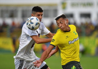 Buenos Aires, Argentina.- In the photos taken on February 26, 2024, during the match between Defensa y Justicia and Riestra in a match corresponding to date 7 of the League Cup at the Norberto "Tito" Tomaghello stadium. Defensa y Justicia tied 1-1 with Riestra. Before reaching the tie, the VAR was the protagonist of the controversy of the match by annulling a penalty in favor of Defensa y Justicia due to a previous offside.