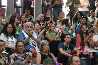 Buenos Aires, Argentina.- En las fotos tomadas el 15 de febrero del 2024, el Frente de Sindicatos Estatales (FSE), que representa a una veintena de organizaciones gremiales, realizó su primer plenario desde su nueva conformación, para analizar la situación laboral y salarial de las empresas del sector, y anunció una "jornada nacional de lucha", que se traducirá en un par de actividades, para la "última semana de febrero", informaron fuentes gremiales.