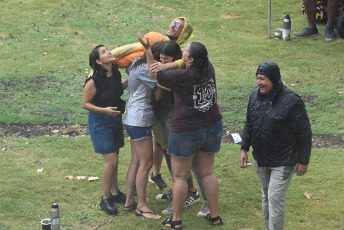 Rosario, Argentina.- En las fotos tomadas el 9 de febrero del 2024, los cuatro acusados por el crimen del ex concejal de Rosario y pastor evangélico Eduardo Trasante, ocurrido el 14 de julio de 2020 en su casa de la zona oeste de la ciudad, fueron condenados a prisión perpetua este viernes. Se trata del jefe narco, Julio Rodríguez Granthon –que está alojado en el penal federal de Marcos Paz–, Alejo “Patón” Leiva, Facundo Sebastián López y Brian Nahuel “Buba” Álvarez.