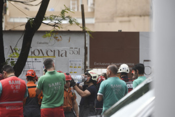 Buenos Aires, Argentina.- In the photos taken on February 8, 2024, they show the construction site that collapsed in Caballito, Buenos Aires. A woman died after the collapse, while she continued the search through the rubble for her partner. In addition, seven people were rescued by SAME and fire personnel, the City Police reported.