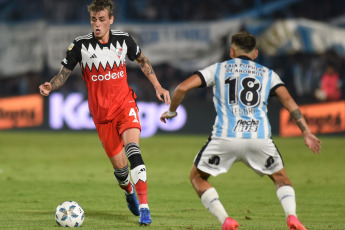 Tucumán, Argentina.- En las fotos tomadas el 14 de febrero del 2024, durante el partido entre Atlético Tucumán y River Plate en un partido por la quinta fecha de la Zona A de la Copa de la Liga Profesional de Fútbol de Primera División en el estadio José Fierro. River Plate igualó como visitante ante Atlético Tucumán 0 a 0.