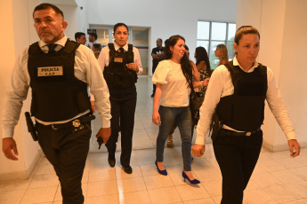 Rosario, Argentina.- En las fotos tomadas el 9 de febrero del 2024, los cuatro acusados por el crimen del ex concejal de Rosario y pastor evangélico Eduardo Trasante, ocurrido el 14 de julio de 2020 en su casa de la zona oeste de la ciudad, fueron condenados a prisión perpetua este viernes. Se trata del jefe narco, Julio Rodríguez Granthon –que está alojado en el penal federal de Marcos Paz–, Alejo “Patón” Leiva, Facundo Sebastián López y Brian Nahuel “Buba” Álvarez.