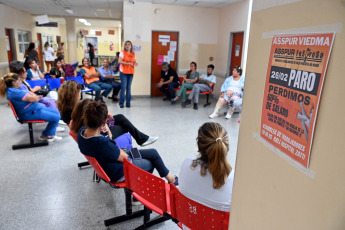 Viedma, Argentina.- In the photos taken on February 26, 2024, teachers participate in a national strike by the Confederation of Education Workers of the Argentine Republic (Ctera) in rejection of the economic adjustment of the national government and in demand for a better offer wage.