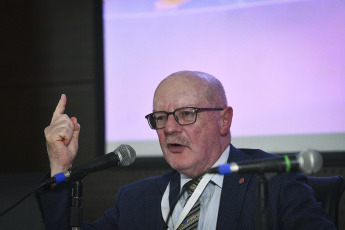 Buenos Aires, Argentina.- En las fotos tomadas el 26 de febrero del 2024, el historiador e investigador italiano, Giovanni Luigi Fontana, participó del Congreso Internacional sobre el Patrimonio Industrial bajo la consigna, “El Estado General del Patrimonio Industrial en la Argentina”. El evento, busca promover fortalecer el vínculo de programas universitarios, contribuir a la formación de recursos humanos en diferentes niveles académicos y fomentar la investigación en todo el país.