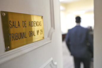 Buenos Aires, Argentina.- En las fotos tomadas el 19 de febrero del 2024, en los Tribunales de la Ciudad de Buenos Aires, continúa el juicio contra el empresario, exsenador y tres veces gobernador de Tucumán, José Alperovich, acusado de nueve delitos contra la integridad sexual en perjuicio de su sobrina y exempleada. Cinco testigos que declararon en el juicio oral y público apoyaron la acusación contra Alperovich.