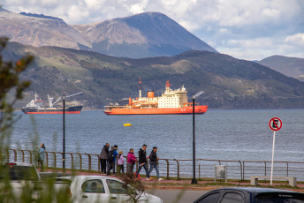 Ushuaia, Argentina.- In the photos taken on January 31, 2024, the icebreaker ARA Almirante Irízar anchored in front of the Fuegian city of Ushuaia and concluded the first stage of the Antarctic Summer Campaign (CAV) for resupply and personnel replacement of the Argentine bases that began on December 28. Thus, this Wednesday, preparation for the second stage began, said the ship's commander, Captain Carlos Recio.