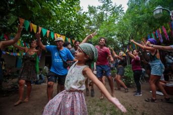 La Rioja, Argentina.- In photos taken on February 12, 2024, people enjoy carnivals around the country. Traditions, music and dance attract tourists in many cities in Argentina, as a transcendental event in the annual tourist calendar, special for a long weekend that includes Monday and Tuesday.