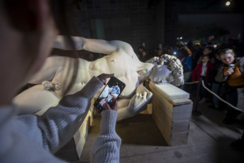 Chaco, Argentina.- En las fotos tomadas el 2 de febrero del 2024, muestra la réplica del David de Miguel Angel, que será inaugurada el próximo 6 de marzo, día internacional del escultor. La ciudad chaqueña de Resistencia será escenario de la esperada inauguración del “David”, una réplica de la célebre creación de Miguel Angel que estará emplazada en el Parque 2 de Febrero y que forma parte de una iniciativa del artista chaqueño Fabriciano Gómez, artífice también de la Bienal de Escultura de Chaco, cuya edición 2024 se lanzará oficialmente ese mismo día.