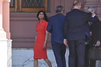 Buenos Aires, Argentina.- In the photos taken on February 22, 2024, the Argentine president, Javier Milei, received the deputy managing director of the International Monetary Fund (IMF), Gita Gopinath (left), who is in Buenos Aires, at the Casa Rosada. to meet with government officials and representatives of different sectors in order to learn about the progress of the economy