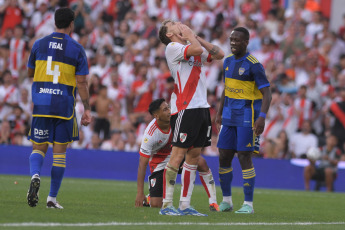 Buenos Aires, Argentina - In the photo taken on February 25, 2024, River and Boca tied 1-1 at the Más Monumental stadium on Sunday for the 7th date of the League Cup. The goals came in the second half, at the feet of Solari and Medina. Hot end in Núñez. With this result, Demichelis's team is at the top of Zone A with 13 points, equaling Independiente's line. Diego Martínez's team reached 10 points and are seventh in Zone B.