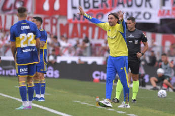 Buenos Aires, Argentina.- En la foto tomada el 25 de febrero de 2024, River y Boca empataron 1 a 1 en el estadio Más Monumental este domingo por la fecha 7 de la Copa de la Liga. Los goles llegaron en el segundo tiempo, en los pies de Solari y Medina. Final caliente en Núñez. Con este resultado, el equipo de Demichelis quedó puntero en la Zona A con 13 puntos, igualando la línea de Independiente. Los de Diego Martínez llegaron a las 10 unidades y se ubican séptimos en la Zona B.