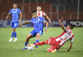 Mendoza, Argentina.- In the photos taken on February 13, 2024, during the match between Godoy Cruz and Unión de Santa Fe, for the fifth date of Zone B of the tournament at the Malvinas Argentina stadium. Godoy Cruz de Mendoza drew a goalless draw at home against Unión de Santa Fe and is the leader of Zone B of the Cup.