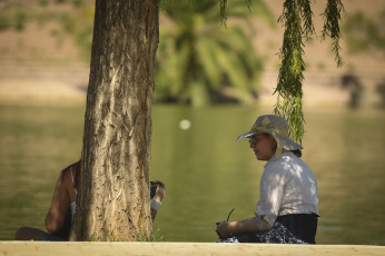 Mendoza, Argentina.- En las fotos tomadas el 2 de febrero del 2024, muestra las calles de Mendoza en medio de la ola de calor que atraviesa el país. Mendoza, San Juan y San Luis atraviesan la mayor cantidad de días con altas temperaturas desde que hay registros, con temperaturas que alcanzan los 42°C. En Mendoza, se registran constantes cortes de luz en la zona metropolitana por la baja tensión ante la alta demanda de consumo eléctrico.