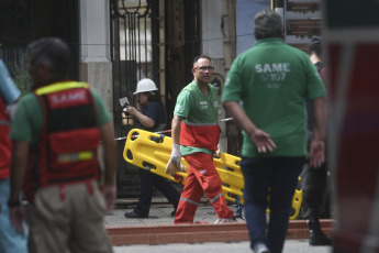 Buenos Aires, Argentina.- En las fotos tomadas el 8 de febrero del 2024, muestra la obra en construcción que se desplomó en Caballito, Buenos Aires. Una mujer murió tras el derrumbe, mientras continuaba la búsqueda entre los escombros de su pareja. Además siete personas fueron rescatadas por el SAME y personal de bomberos, informó la Policía de la Ciudad.