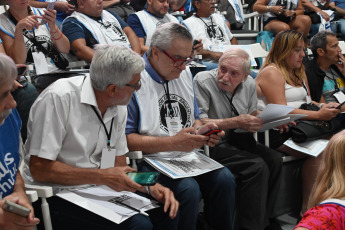 Buenos Aires, Argentina.- En las fotos tomadas el 15 de febrero del 2024, el Frente de Sindicatos Estatales (FSE), que representa a una veintena de organizaciones gremiales, realizó su primer plenario desde su nueva conformación, para analizar la situación laboral y salarial de las empresas del sector, y anunció una "jornada nacional de lucha", que se traducirá en un par de actividades, para la "última semana de febrero", informaron fuentes gremiales.