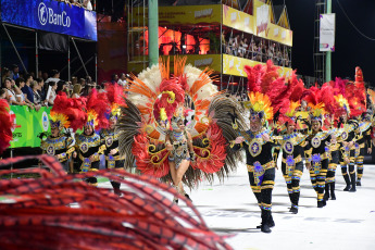 Corrientes, Argentina.- In the photos taken on February 13, 2024, they show the Carnival party in the Capital of Corrientes that boosted tourism, to the point that hotel occupancy rose to 100% in the first half of February, sources municipal reported, with visitors who, in addition, fill the beaches and "generate an important economic movement in the city."