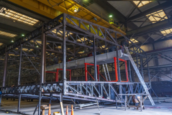 Antártida.- En las fotos tomadas el 21 de febrero del 2024, autoridades construyen en la base Petrel sus instalaciones más modernas de la Antártida. La Comisión Nacional de Energía Atómica (CNEA) anunció que instalará un cuarto sistema fotovoltaico en la Antártida. La cuarta instalación será en un refugio ubicado en Isla Vega, que se utiliza para estudios de glaciología y fue inaugurado el año pasado. En el continente ya están en funcionamiento las instalaciones que se pusieron en las bases Carlini y Marambio y en el refugio Elefante y proyectan sumar más.