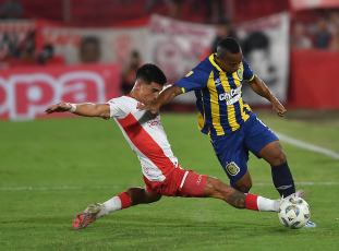 Buenos Aires, Argentina.- In the photos taken on February 29, 2024, during the match between Huracán and Rosario Central for the eighth date of Zone A, at the Tomás Adolfo Ducó stadium. Huracán defeated Rosario Central 2-0 and returned to victory after 6 dates (4 losses and 2 draws).