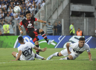 Buenos Aires, Argentina.- In the photos taken on February 29, 2024, Instituto de Córdoba faces Gimnasia within the framework of date 8 of the Professional Football League Cup (LPF), on the Gimnasia field. The goal of the match for the local team was scored by Benjamín Domínguez (14' 2T). While the away goals were scored by Facundo Suárez (26' 1T), Damián Puebla (21' 2T, penalty) and Jonathan Bay (38' 2T).