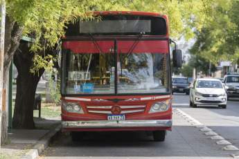 Bariloche, Argentina.- In the photos taken on March 26, 2024, they show buses in the streets of Bariloche, Argentina. The ranking of urban automotive transport rates prepared by the Argentine Association of Automotive Transport Entrepreneurs (AAETA) on 58 cities showed that the minimum ticket with the highest value in the country is that of Bariloche, with 980 pesos. The top 5 is completed by General Roca ($940), Coronel Rosales ($880), Centenario ($853) and Cipoletti ($850).