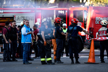 Buenos Aires, Argentina.- In the photos taken on March 1, 2024, agents of the Buenos Aires City Police and several fire crews mobilized to the Buenos Aires neighborhood of Palermo, where a construction site collapsed and two people They were trapped under the rubble. These are two workers who were working at the site. Both died, as confirmed by sources from the Emergency Medical Care System &#40;SAME&#41;.