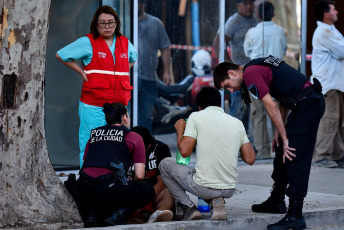 Buenos Aires, Argentina.- In the photos taken on March 1, 2024, agents of the Buenos Aires City Police and several fire crews mobilized to the Buenos Aires neighborhood of Palermo, where a construction site collapsed and two people They were trapped under the rubble. These are two workers who were working at the site. Both died, as confirmed by sources from the Emergency Medical Care System &#40;SAME&#41;.