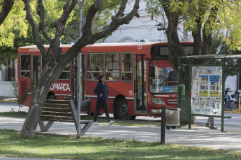 Bariloche, Argentina.- In the photos taken on March 26, 2024, they show buses in the streets of Bariloche, Argentina. The ranking of urban automotive transport rates prepared by the Argentine Association of Automotive Transport Entrepreneurs (AAETA) on 58 cities showed that the minimum ticket with the highest value in the country is that of Bariloche, with 980 pesos. The top 5 is completed by General Roca ($940), Coronel Rosales ($880), Centenario ($853) and Cipoletti ($850).