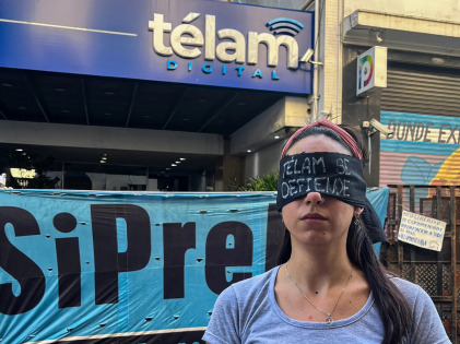 Argentina: continúa el acampe en la puerta de la agencia Télam