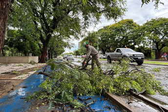 Corrientes, Argentina.- En las fotos tomadas el 5 de marzo del 2024, muestra las zonas afectadas por las fuertes lluvias en la ciudad de Corrientes, en el noreste argentino. Corrientes, sufrió la peor catástrofe natural en su historia como consecuencia de fuertes lluvias que provocaron graves inundaciones, dejando calles inundadas, autos sumergidos, derrumbes y postes de luz caídos.