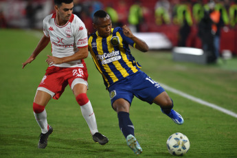 Buenos Aires, Argentina.- In the photos taken on February 29, 2024, during the match between Huracán and Rosario Central for the eighth date of Zone A, at the Tomás Adolfo Ducó stadium. Huracán defeated Rosario Central 2-0 and returned to victory after 6 dates (4 losses and 2 draws).