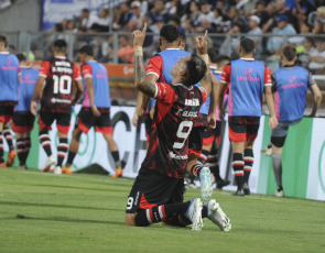 Buenos Aires, Argentina.- In the photos taken on February 29, 2024, Instituto de Córdoba faces Gimnasia within the framework of date 8 of the Professional Football League Cup (LPF), on the Gimnasia field. The goal of the match for the local team was scored by Benjamín Domínguez (14' 2T). While the away goals were scored by Facundo Suárez (26' 1T), Damián Puebla (21' 2T, penalty) and Jonathan Bay (38' 2T).