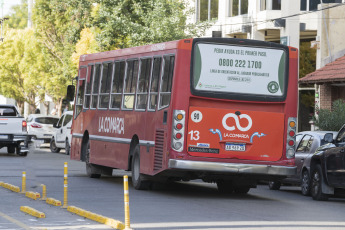 Bariloche, Argentina.- In the photos taken on March 26, 2024, they show buses in the streets of Bariloche, Argentina. The ranking of urban automotive transport rates prepared by the Argentine Association of Automotive Transport Entrepreneurs (AAETA) on 58 cities showed that the minimum ticket with the highest value in the country is that of Bariloche, with 980 pesos. The top 5 is completed by General Roca ($940), Coronel Rosales ($880), Centenario ($853) and Cipoletti ($850).