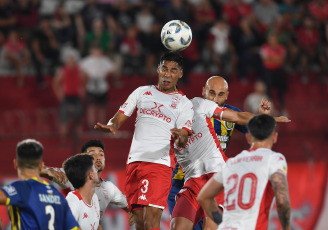 Buenos Aires, Argentina.- In the photos taken on February 29, 2024, during the match between Huracán and Rosario Central for the eighth date of Zone A, at the Tomás Adolfo Ducó stadium. Huracán defeated Rosario Central 2-0 and returned to victory after 6 dates (4 losses and 2 draws).