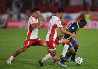 Buenos Aires, Argentina.- In the photos taken on February 29, 2024, during the match between Huracán and Rosario Central for the eighth date of Zone A, at the Tomás Adolfo Ducó stadium. Huracán defeated Rosario Central 2-0 and returned to victory after 6 dates (4 losses and 2 draws).